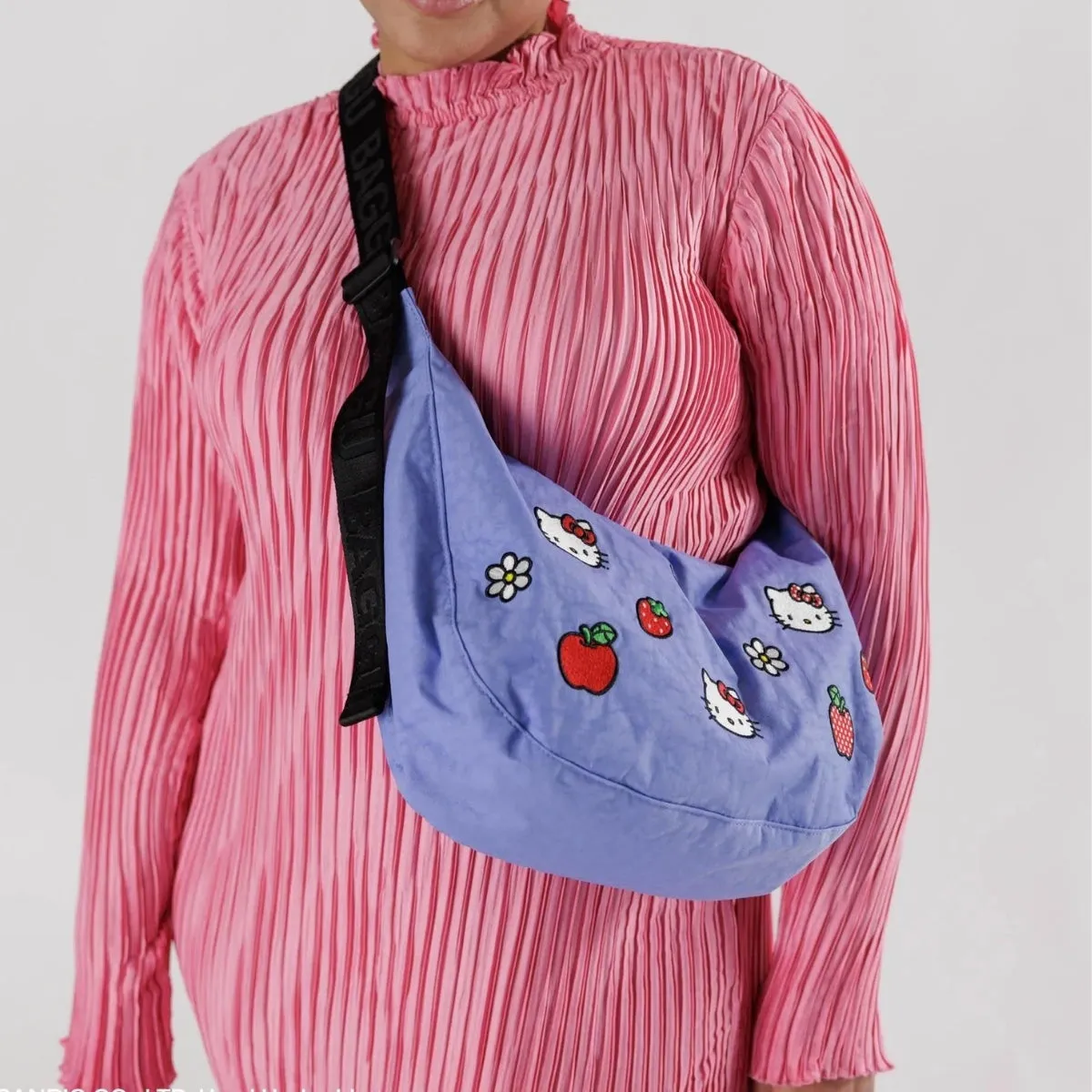 Adorable Baggu Medium Nylon Crescent Bag with Embroidered Hello Kitty Design – Stylish and Functional